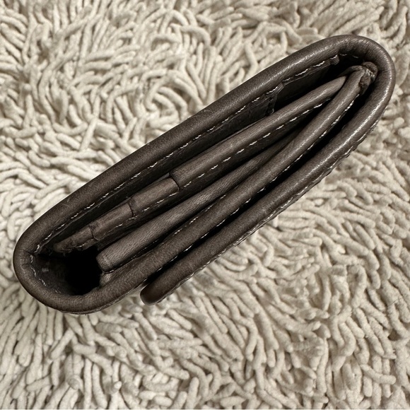 FRYE 100% Leather Trifold Snap Closure Melissa Wallet in Carbon - Picture 8 of 11